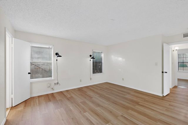 1910 Glen Hill Drive, Carrollton, TX 75007