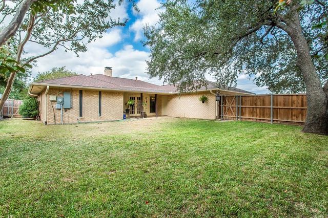 1910 Glen Hill Drive, Carrollton, TX 75007