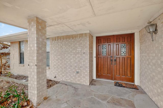 1910 Glen Hill Drive, Carrollton, TX 75007