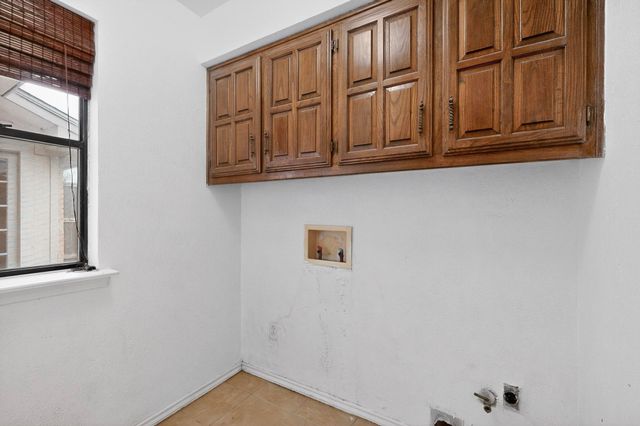 1910 Glen Hill Drive, Carrollton, TX 75007