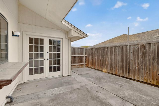 1910 Glen Hill Drive, Carrollton, TX 75007