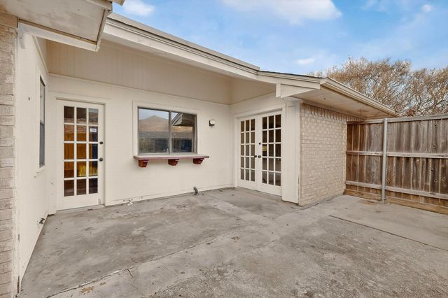 1910 Glen Hill Drive, Carrollton, TX 75007