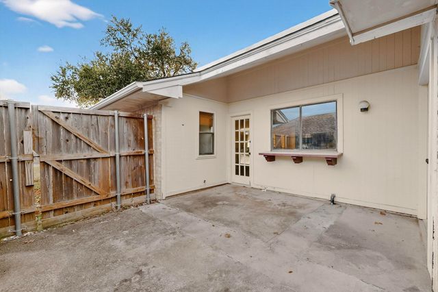 1910 Glen Hill Drive, Carrollton, TX 75007