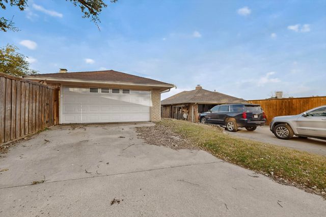 1910 Glen Hill Drive, Carrollton, TX 75007