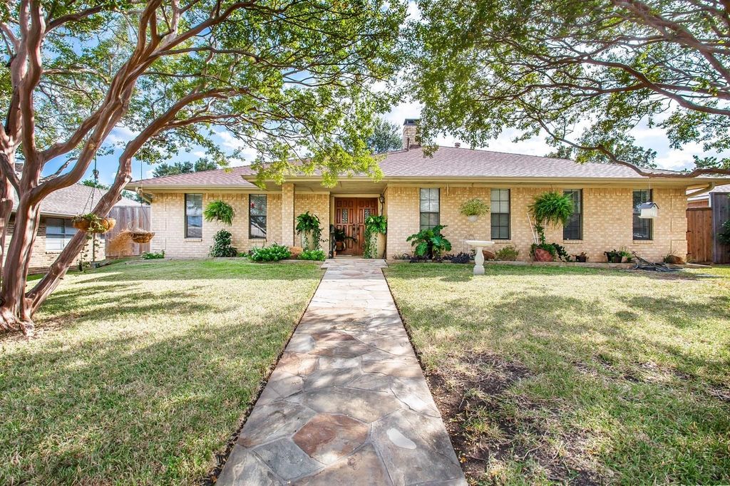 1910 Glen Hill Drive, Carrollton, TX 75007