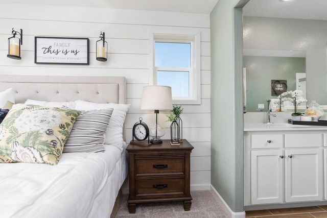 6567 E Cresthaven Drive, Fresno, CA 93727