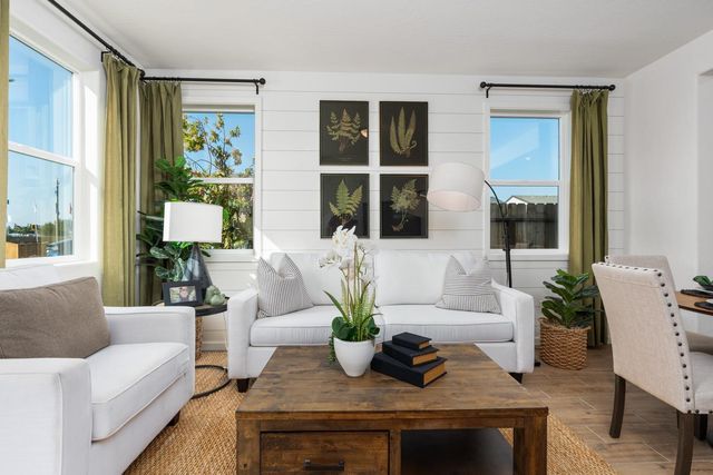 6567 E Cresthaven Drive, Fresno, CA 93727