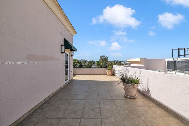 1033 NE 17th Way 1905, Fort Lauderdale, FL 33304