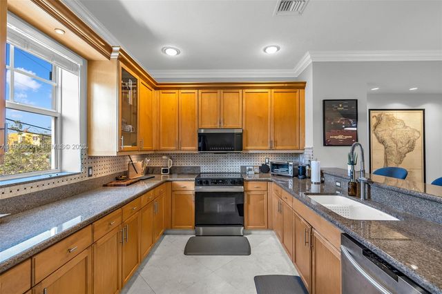 1033 NE 17th Way 1905, Fort Lauderdale, FL 33304