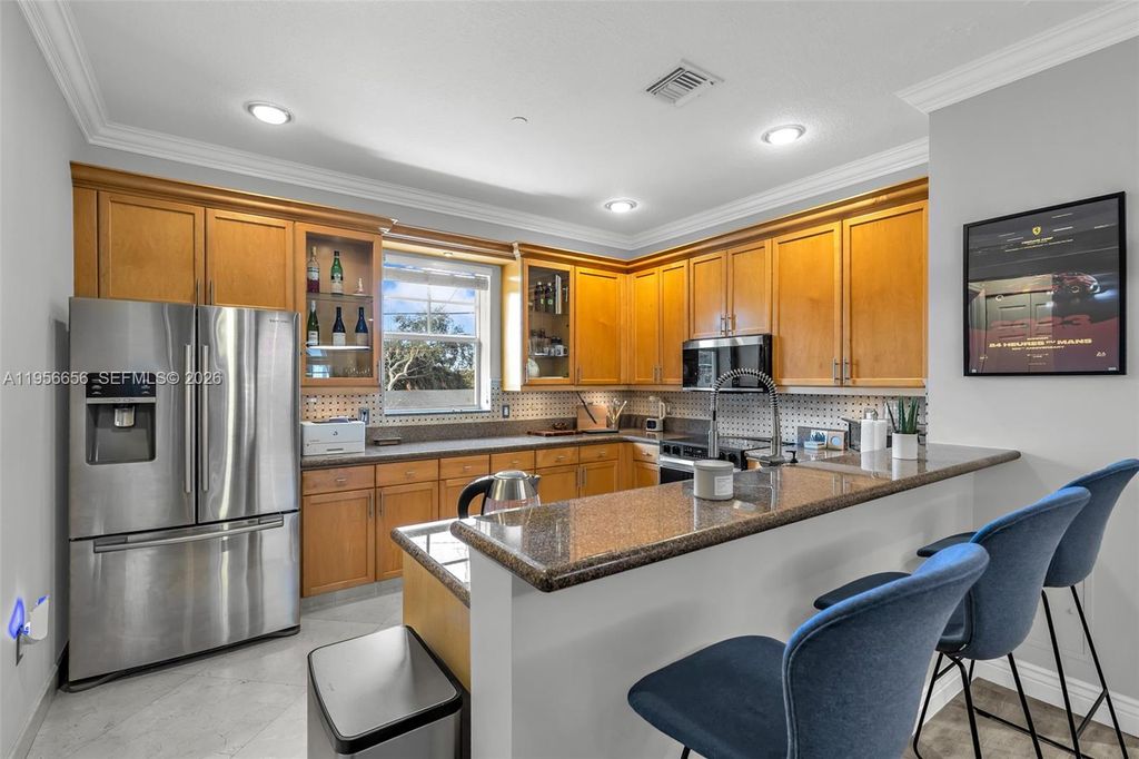 1033 NE 17th Way 1905, Fort Lauderdale, FL 33304