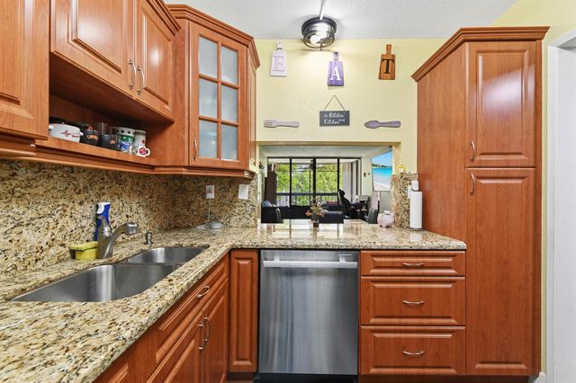 8441 Forest Hills Drive 306, Coral Springs, FL 33065