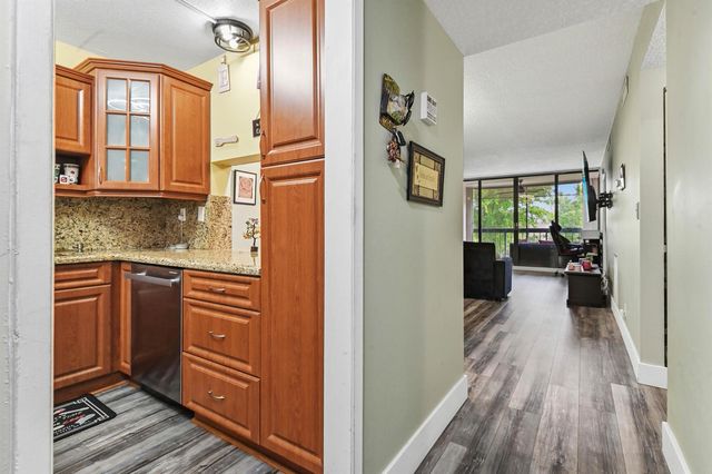 8441 Forest Hills Drive 306, Coral Springs, FL 33065
