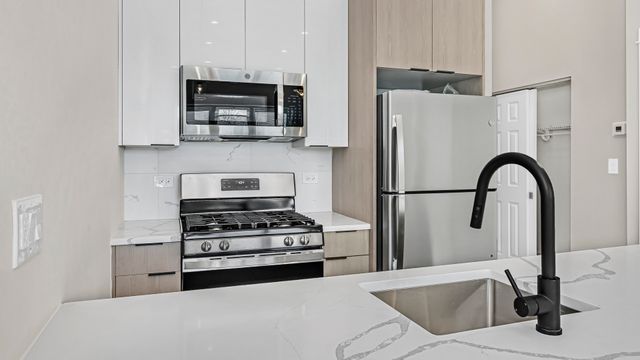 4533 N Clark Street 310, Chicago, IL 60640