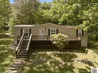 82 Daniel Lane # 27, New Concord, KY 42076