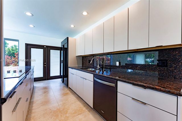 636 Hibiscus Dr 0, Hallandale Beach, FL 33009