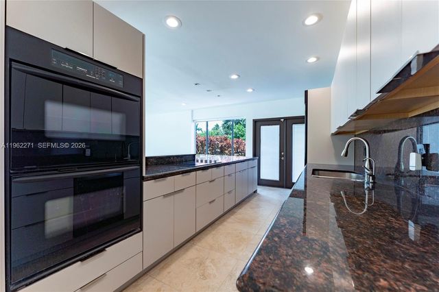 636 Hibiscus Dr 0, Hallandale Beach, FL 33009