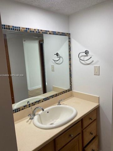 18061 Biscayne Boulevard PH02, Aventura, FL 33160