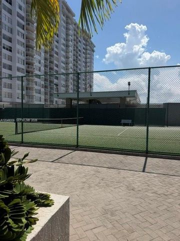 18061 Biscayne Boulevard PH02, Aventura, FL 33160
