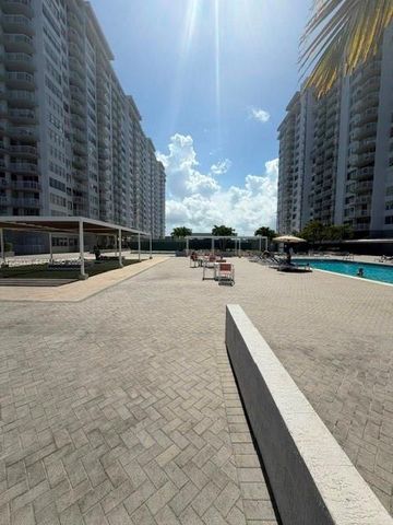 18061 Biscayne Boulevard PH02, Aventura, FL 33160