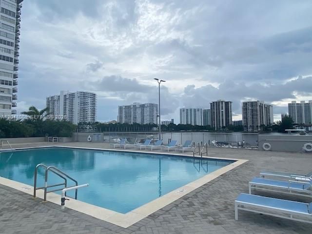 18061 Biscayne Boulevard PH02, Aventura, FL 33160