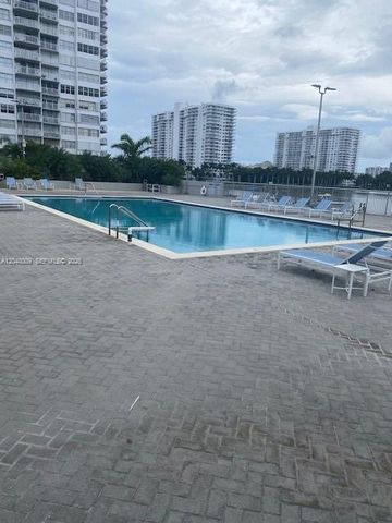 18061 Biscayne Boulevard PH02, Aventura, FL 33160
