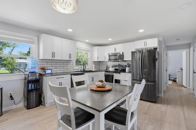 37 W Glenwood Street, Nashua, NH 03060