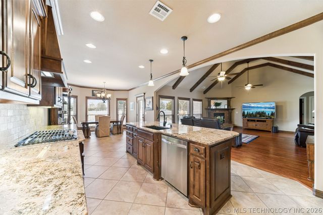 3398 E 426 Road, Oologah, OK 74053