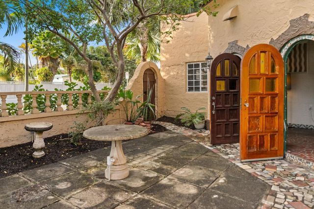 735 Colonial Road, West Palm Beach, FL 33405