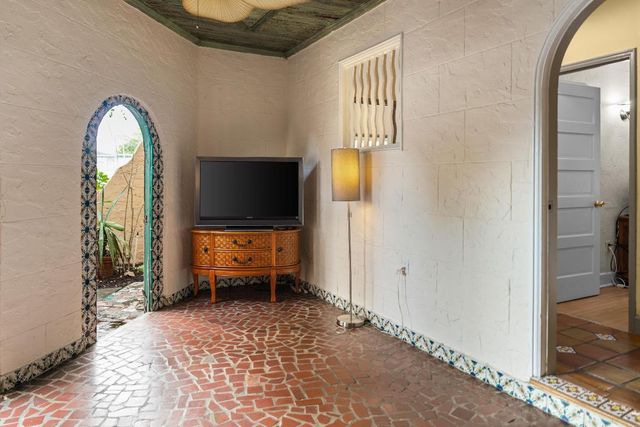 735 Colonial Road, West Palm Beach, FL 33405