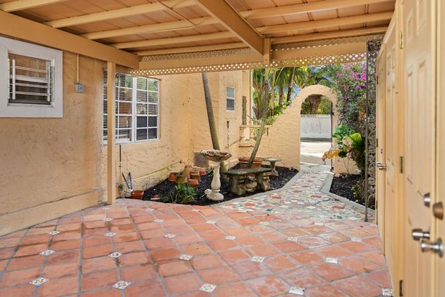 735 Colonial Road, West Palm Beach, FL 33405