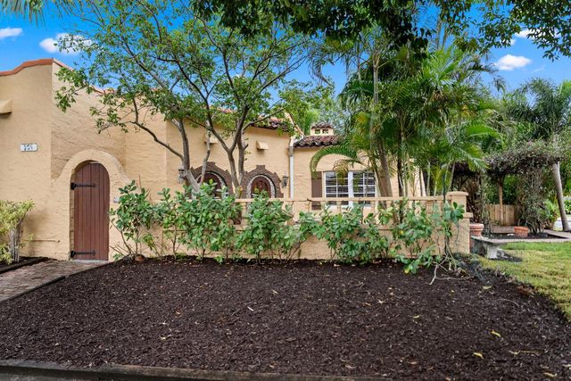 735 Colonial Road, West Palm Beach, FL 33405