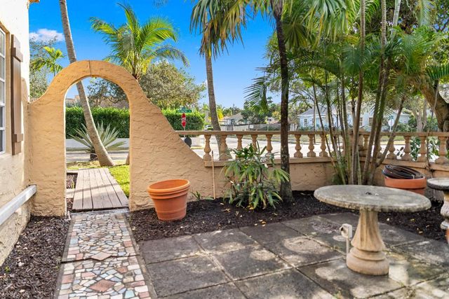 735 Colonial Road, West Palm Beach, FL 33405