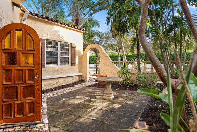 735 Colonial Road, West Palm Beach, FL 33405