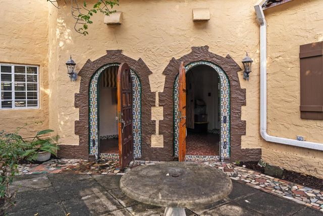 735 Colonial Road, West Palm Beach, FL 33405