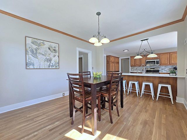 215 Randall PLACE, Elkhorn, WI 53121