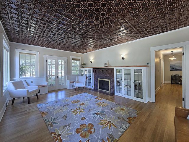 215 Randall PLACE, Elkhorn, WI 53121