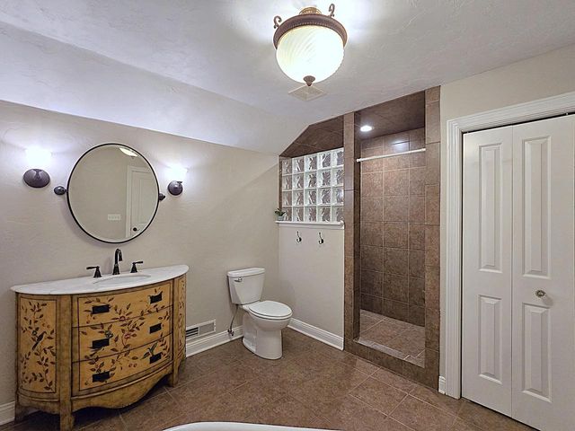 215 Randall PLACE, Elkhorn, WI 53121