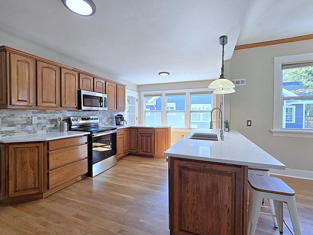 215 Randall PLACE, Elkhorn, WI 53121