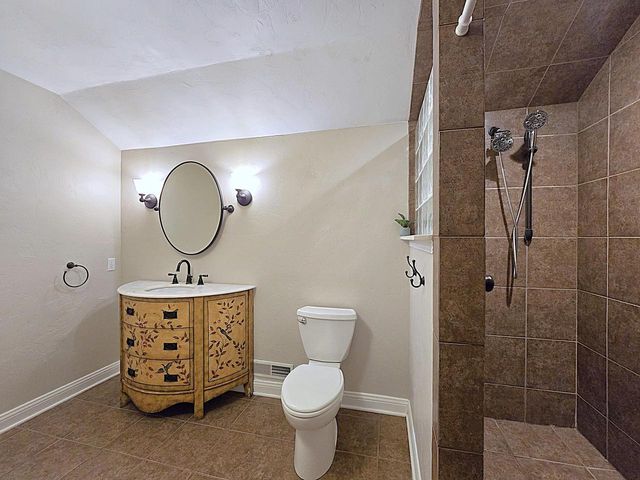 215 Randall PLACE, Elkhorn, WI 53121