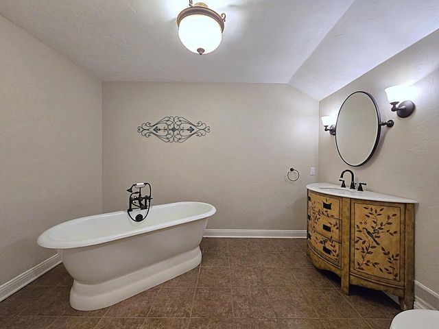 215 Randall PLACE, Elkhorn, WI 53121