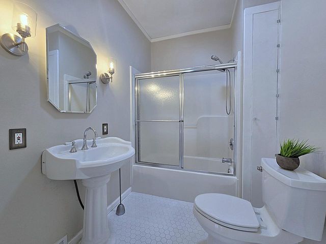 215 Randall PLACE, Elkhorn, WI 53121