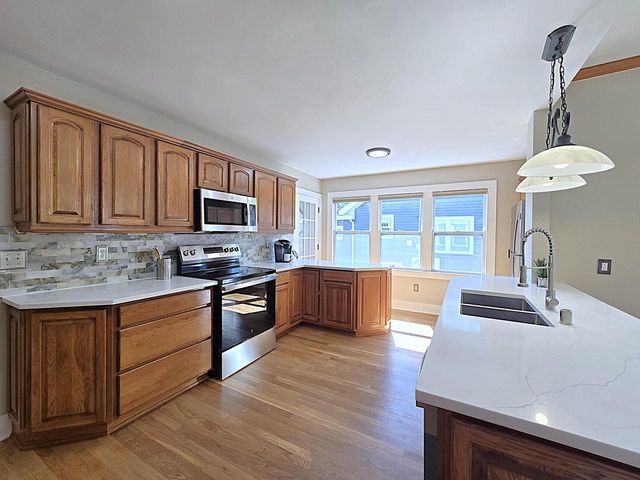 215 Randall PLACE, Elkhorn, WI 53121