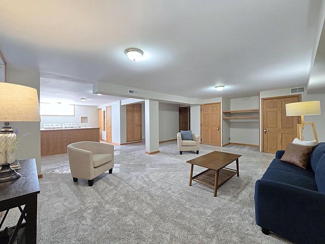 215 Randall PLACE, Elkhorn, WI 53121
