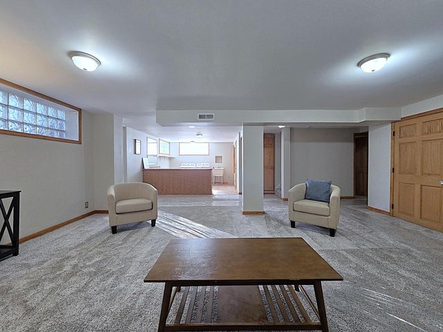 215 Randall PLACE, Elkhorn, WI 53121