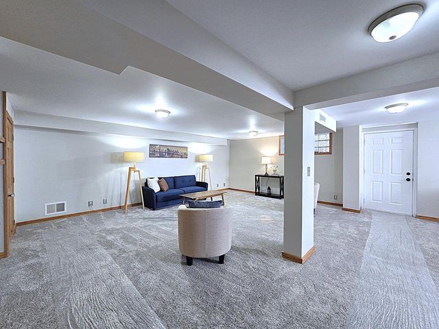 215 Randall PLACE, Elkhorn, WI 53121