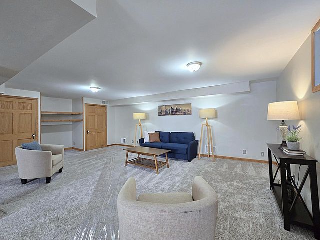 215 Randall PLACE, Elkhorn, WI 53121