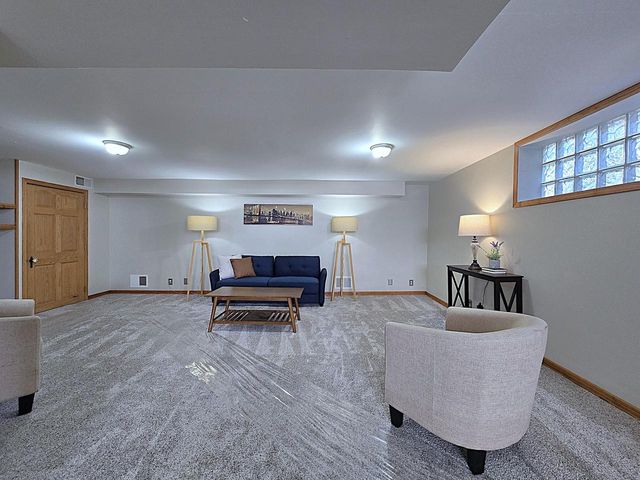 215 Randall PLACE, Elkhorn, WI 53121
