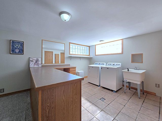 215 Randall PLACE, Elkhorn, WI 53121
