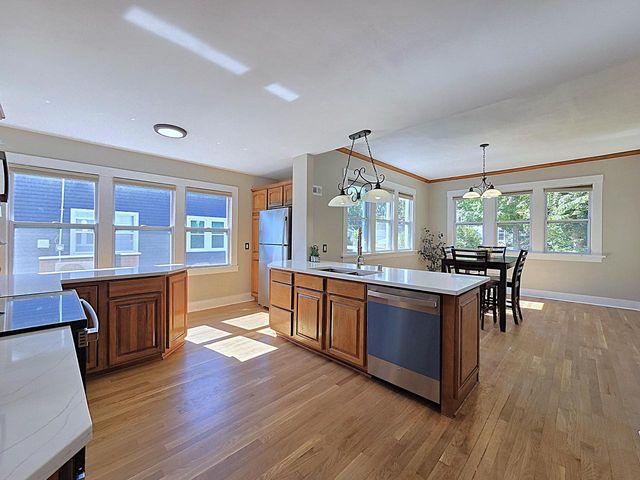 215 Randall PLACE, Elkhorn, WI 53121