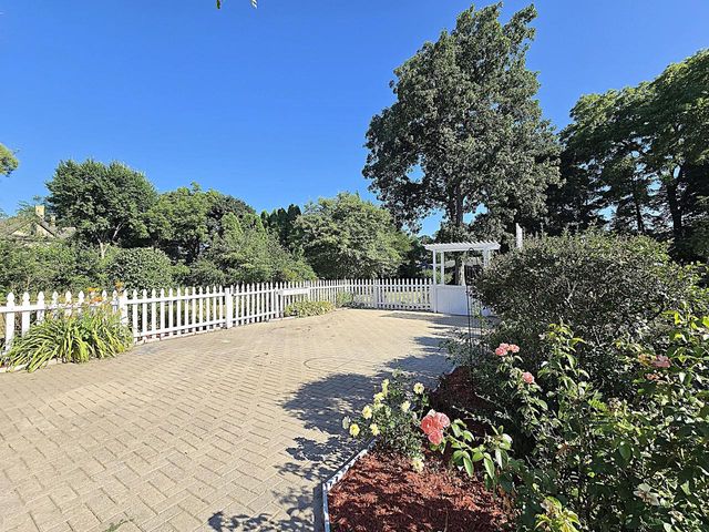 215 Randall PLACE, Elkhorn, WI 53121